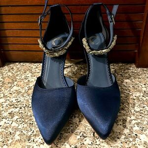 Journee Collection Loxley Pump